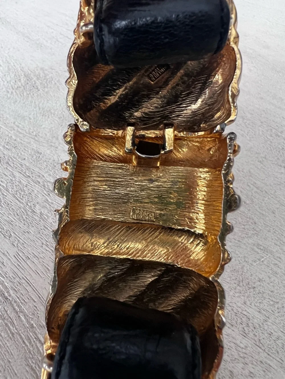 Mimi Di N bold gold